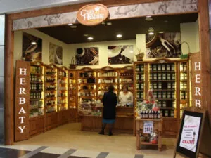 The entrance to the Czas na Tearoom store in the Bursztynowa gallery in Ostrołęka.