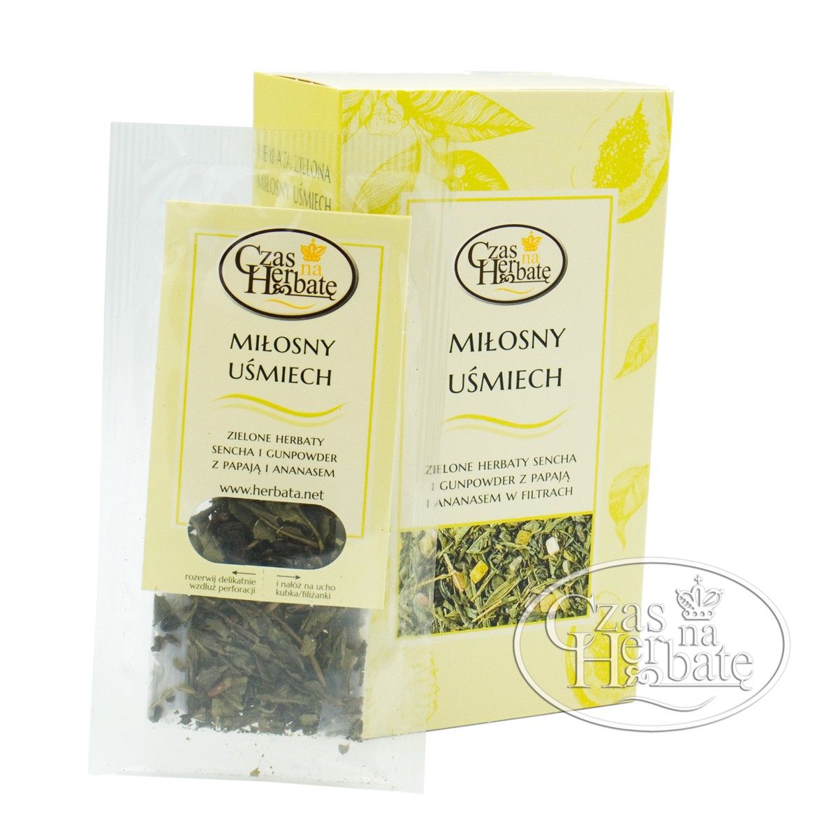 Żółte pudełko herbaty Miłosny Uśmiech z saszetką, logo Czas na Herbatę, skład: zielona herbata, papaja, ananas.