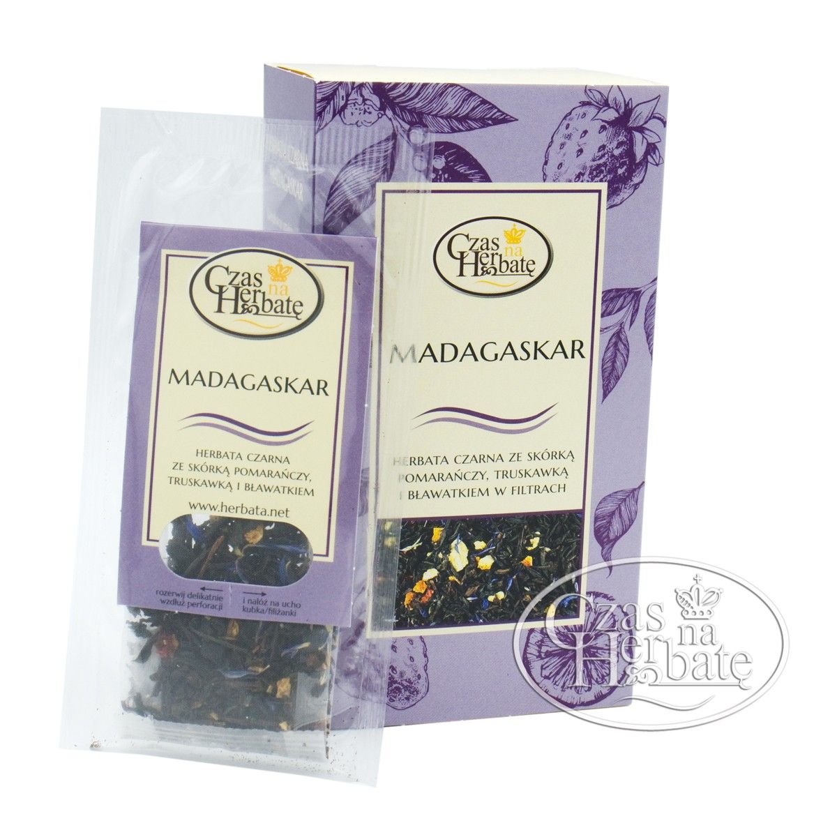 Fioletowe pudełko herbaty Madagaskar z saszetką, logo Czas na Herbatę, na etykiecie skład: czarna herbata, skórka pomarańczy, truskawka, bławatek.