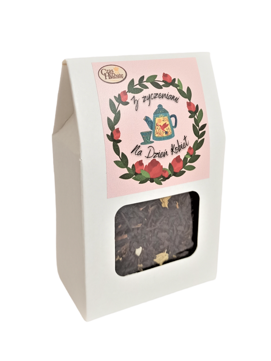 Widok z boku na jasne opakowanie z kwadratowym okienkiem i różową etykietą z rysunkiem wianka róż