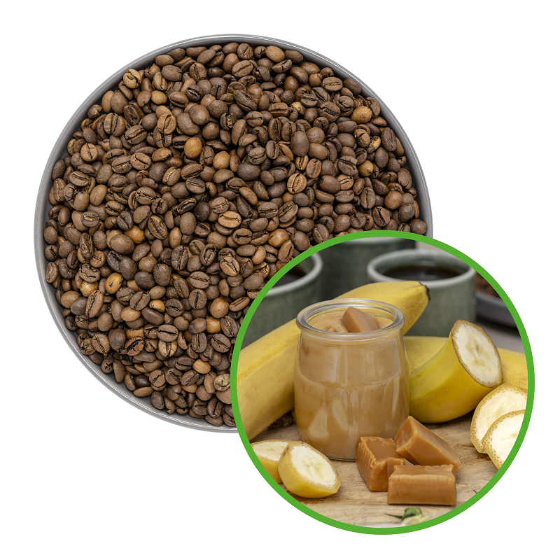 Ziarna kawy w okrągłym, szarym naczyniu, obok słoiczek z karmelem i banany