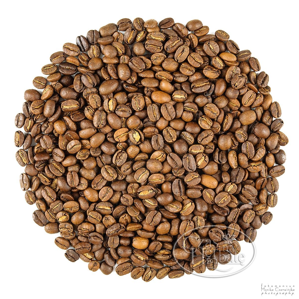 Ułożone w kółko ziarna kawy
