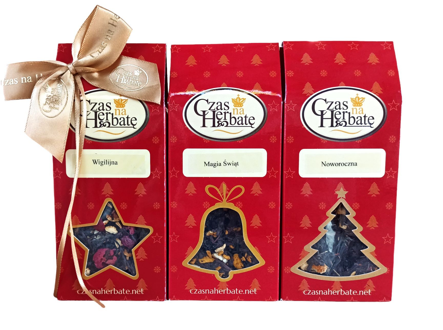Trzy czerwonej kartoniki herbaty z okienkami w kształcie gwiazdki, dzwonka i choinki z beżową wstążką.