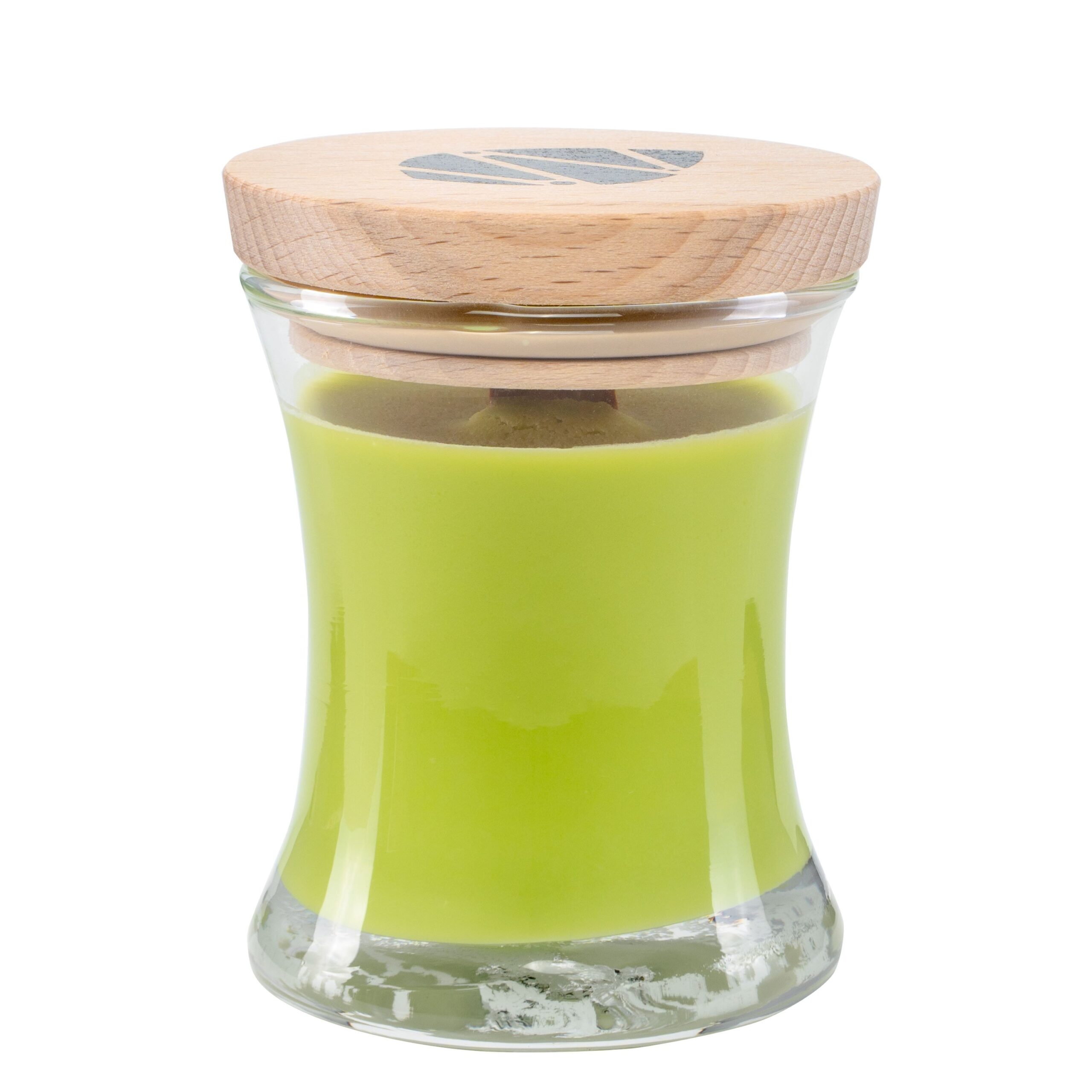 Szklany świecznik z drewnianą pokrywką, w środku zielona świeca sojowa, minimalistyczny design.