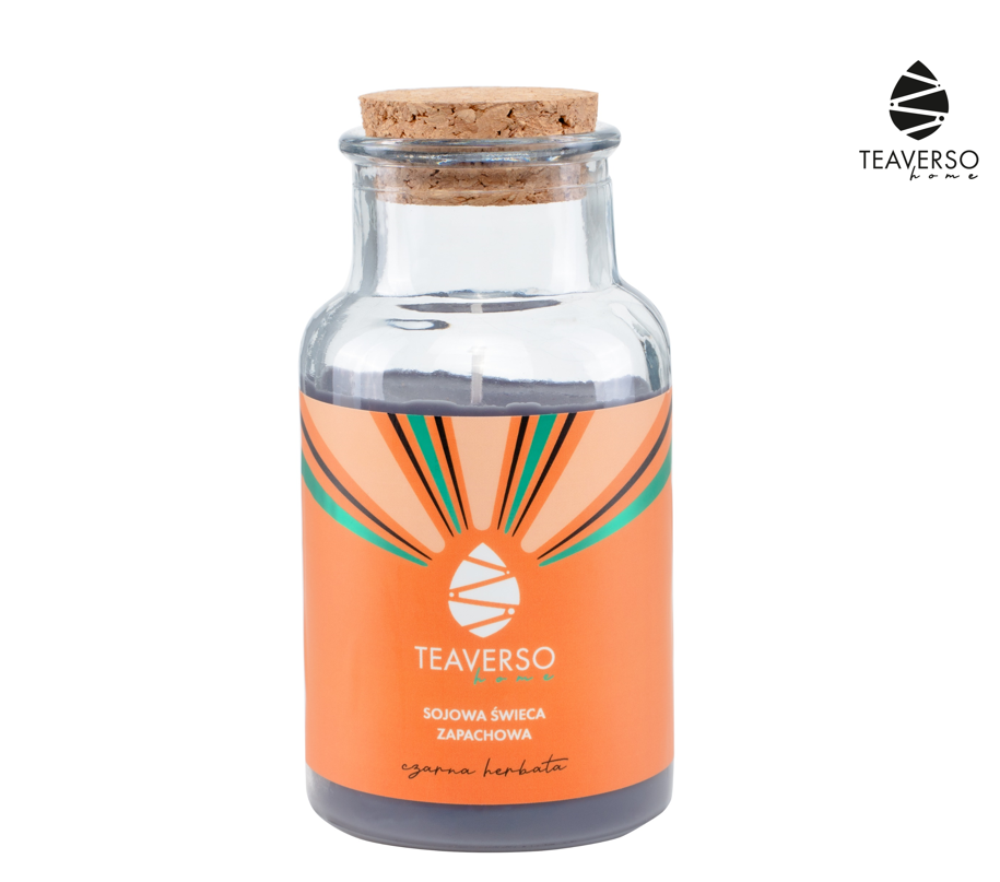 Teaverso sojowa świeca zapachowa, zapach czarna herbata, fioletowy wosk w szklanym słoiku z korkiem
