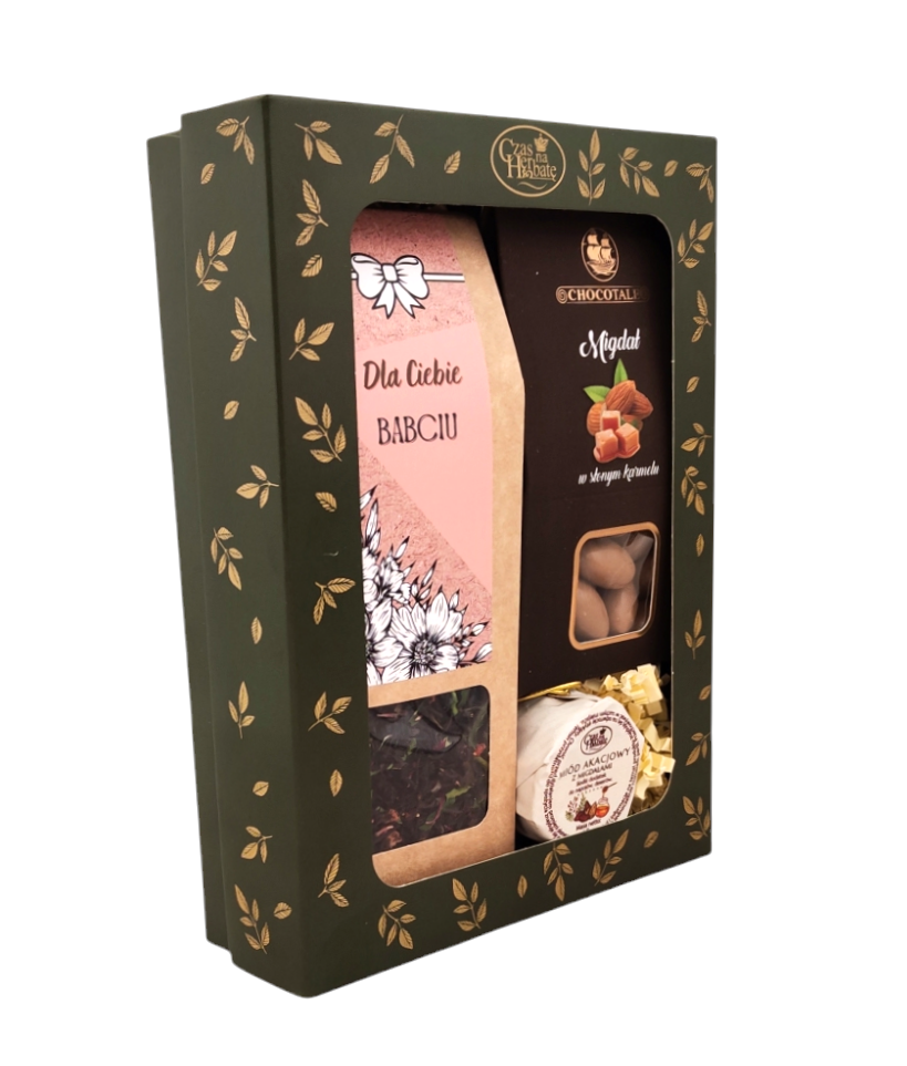 Widok z boku na zestaw prezentowy w pudełku, zawierający herbatę „Dla Ciebie Babciu”, migdały w słonym karmelu i słoiczek miodu akacjowego z maliną