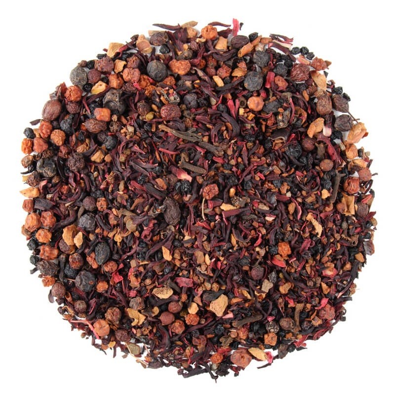 Owocowa mieszanka z całymi suszonymi owocami, jagodami, hibiskusem i kawałkami skórek, barwa od bordowej po ciemnofioletową.