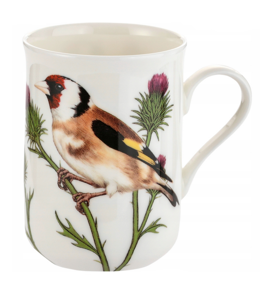 Porcelanowy kubek z ilustracją szczygła zwyczajnego siedzącego na ostach, realistyczny styl z botanicznym motywem.