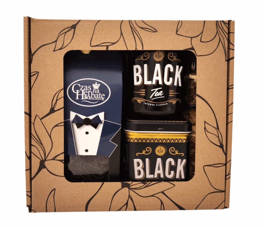Widok z przodu na zestaw herbaty z kubkiem i puszką „BLACK Tea” w ozdobnym pudełku.z kubkiem, puszką i opakowaniem — stylizowany na smoking z muchą.