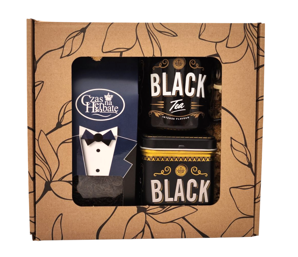 Widok z przodu na zestaw herbaty z kubkiem i puszką „BLACK Tea” w ozdobnym pudełku.z kubkiem, puszką i opakowaniem — stylizowany na smoking z muchą.