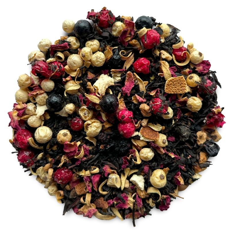 Mieszanka herbaty z dodatkiem całych suszonych owoców: czarne i czerwone porzeczki, białe porzeczki, płatki kwiatów i kawałki skórek owoców.