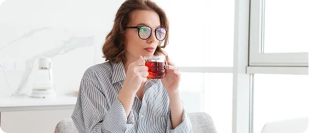 Kobieta z herbatą